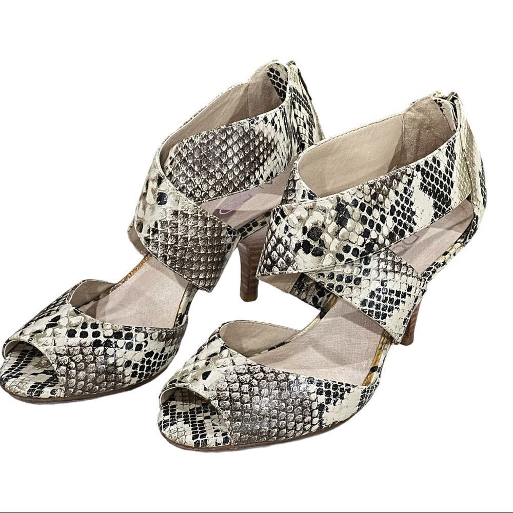 ALDO Open Toe Cris Cross Strapped Snake Embossed Kitten Heels in Size 38/7.5